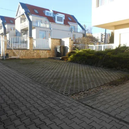 Lona Studio Apartmán *